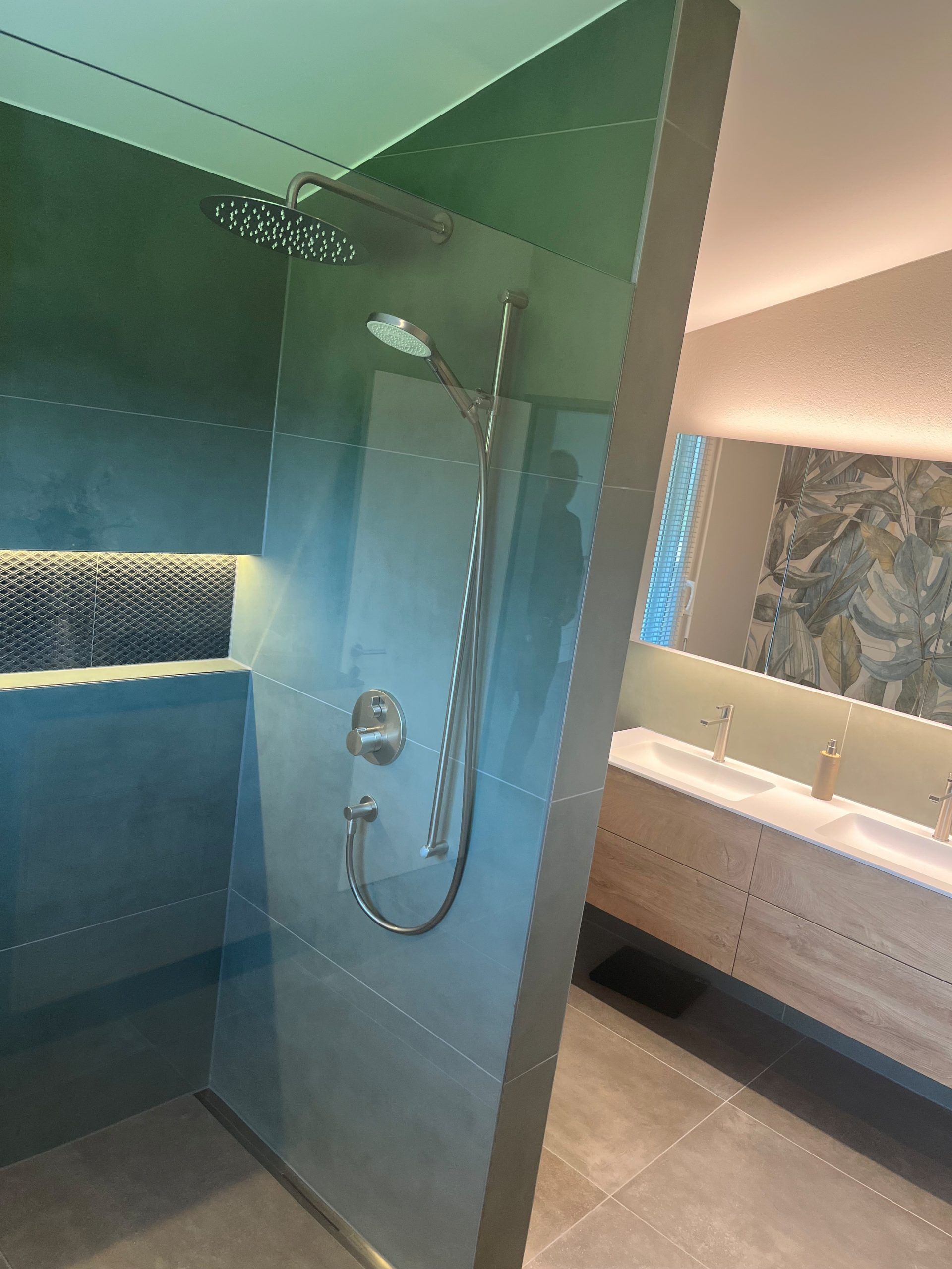 Dusche mit Glas